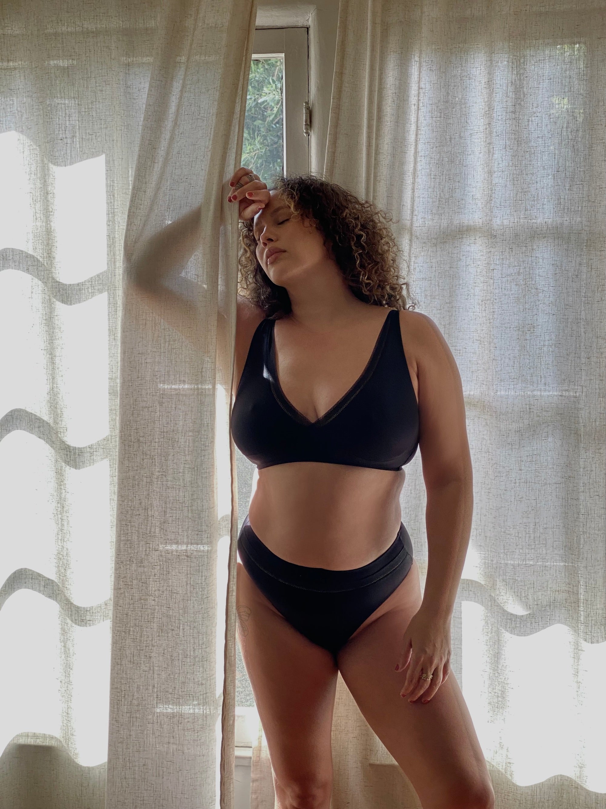 Nano Soft Cup Plunge Bra | Black